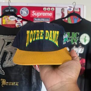 Vintage NCAA Notre Dame Figting Irish Arch Spellout Snapback Hat
